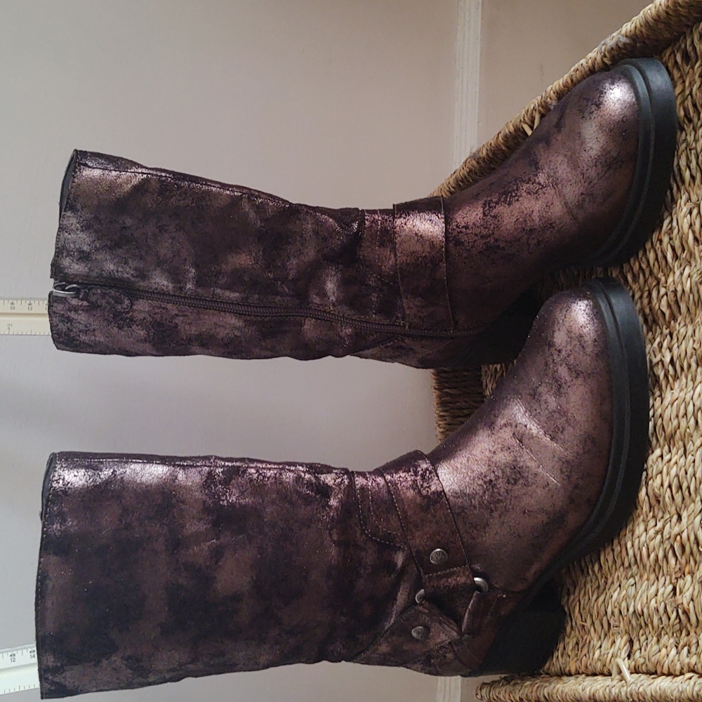 Vera Wang boots